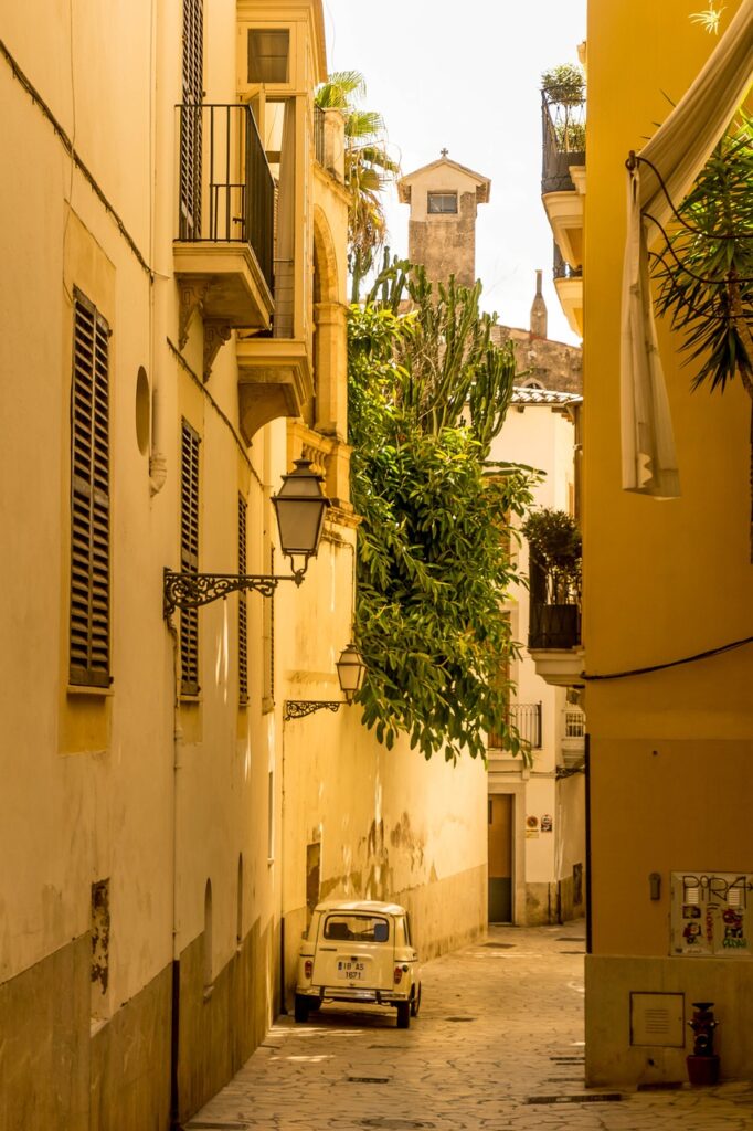 palma de mallorca, alley, buildings-2900559.jpg